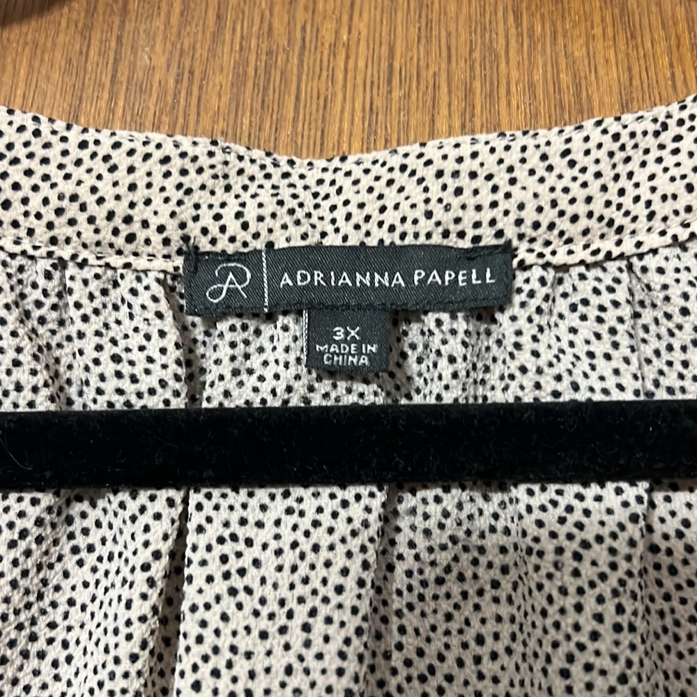 Adrianna Papell V Neck Flutter Sleeve Blouse Size 3X - Picture 3 of 5